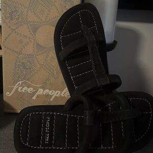 New in box - Free People Leather Haden
Sandal in Black Size 8.5